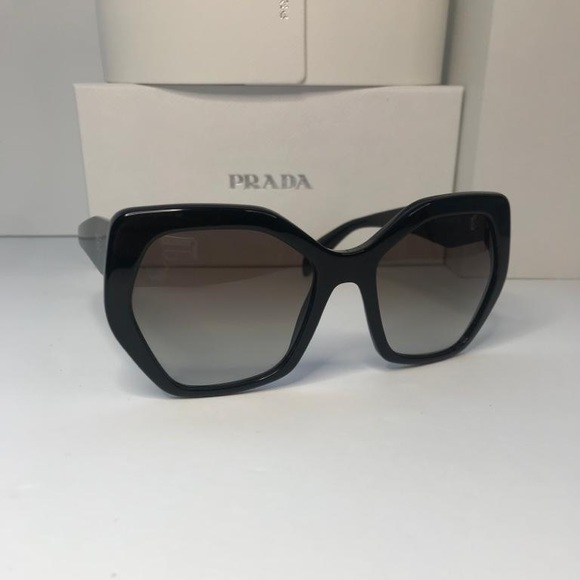 New authentic Prada Sunglasses PR 16RS 1AB0A7 Black Grey Gradient - Picture 9 of 17